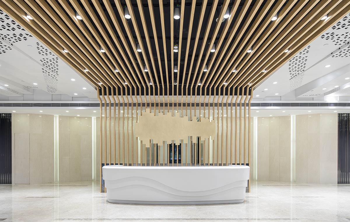 Reception Desk Design: How Office Interiors Welcome With Wow