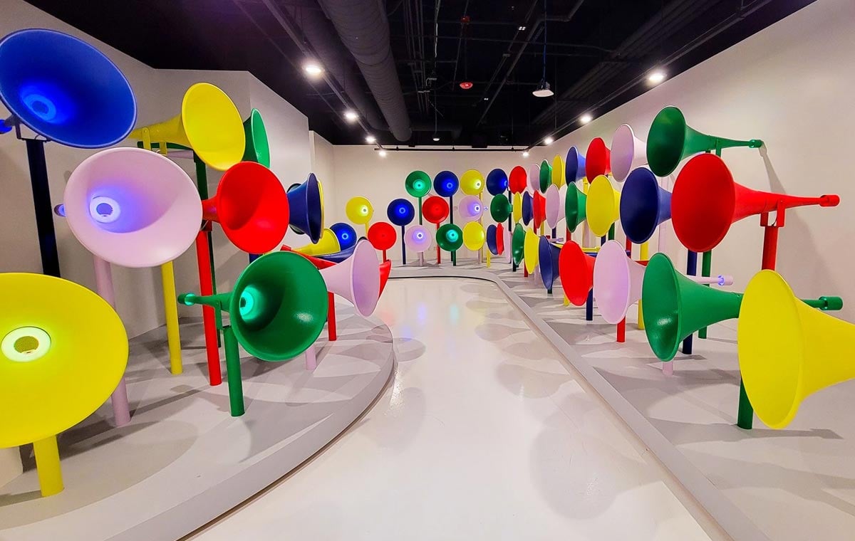 What is Installation Art? (5 Examples of Art Installations That Stimulate the Senses)